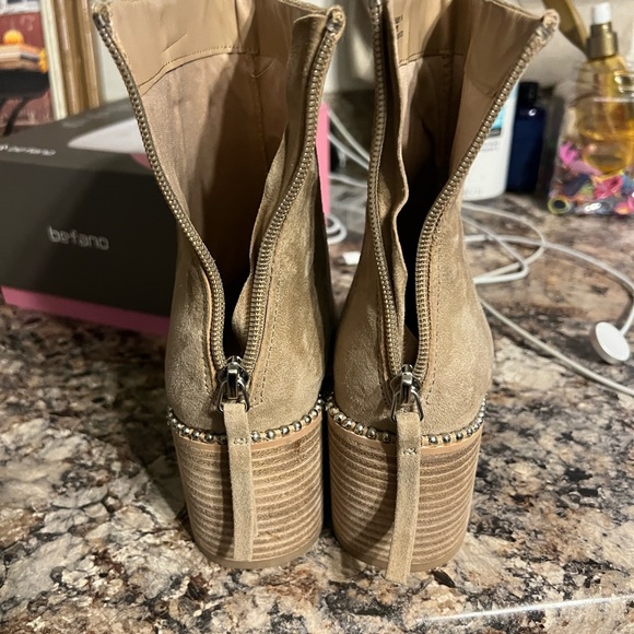 Steve Madden- Heeled stud booties- never work- size 8 - Picture 3 of 5